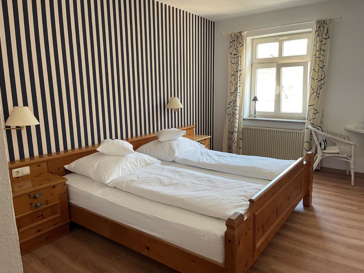 Hotel Jungbraeu Абенсберг Экстерьер фото