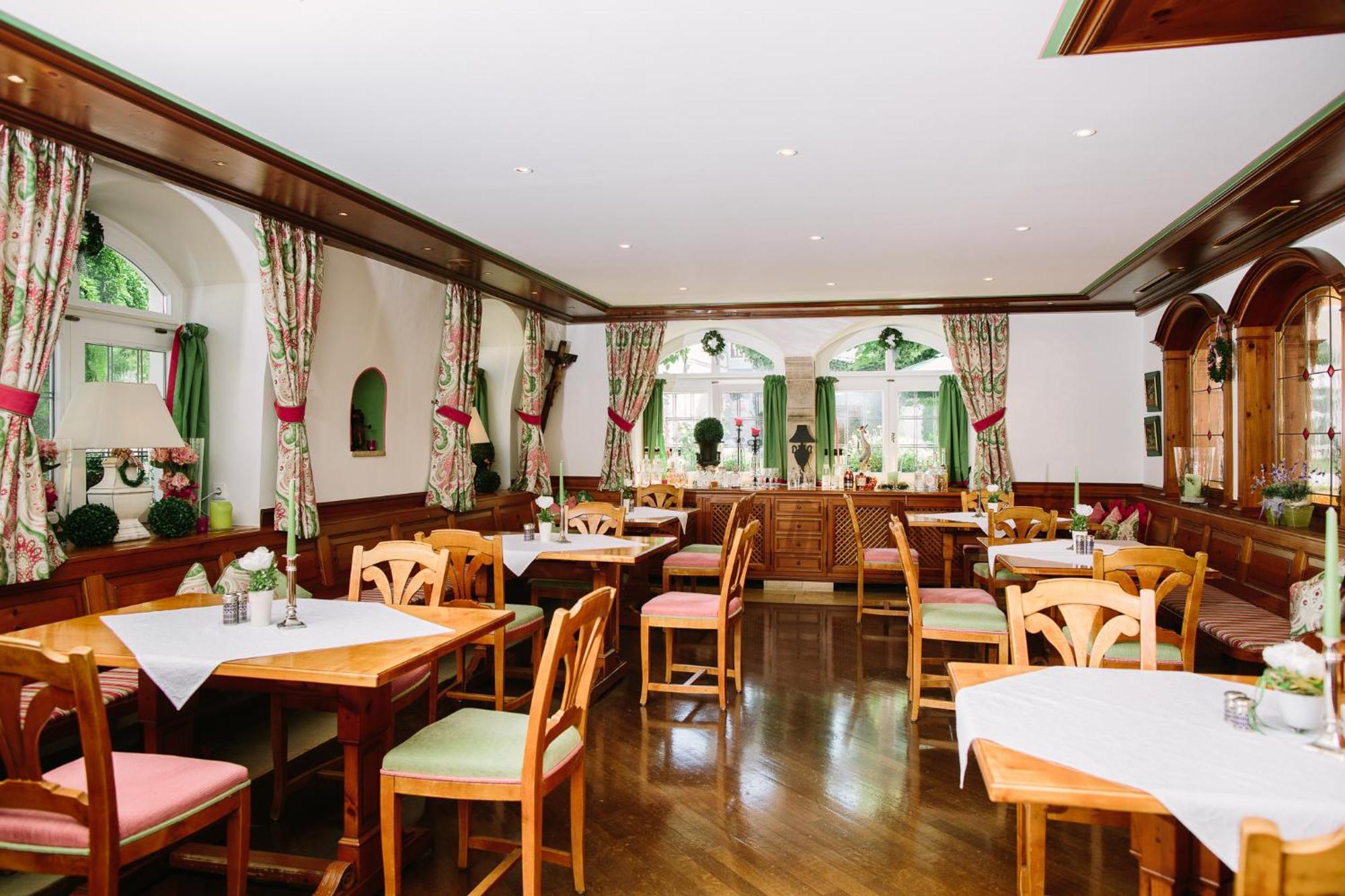 Hotel Jungbraeu Абенсберг Экстерьер фото
